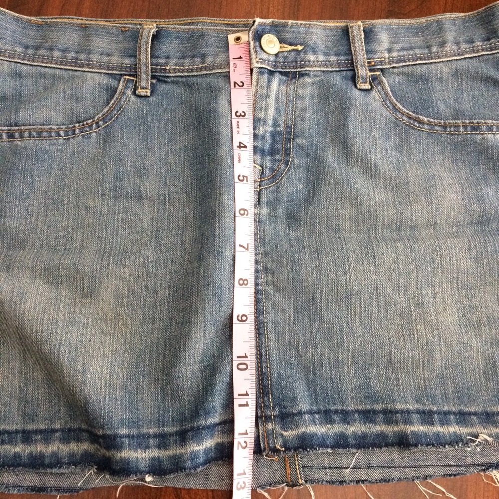 Old Navy Denim raw edge mini skirt : size 8 - Picture 6 of 6